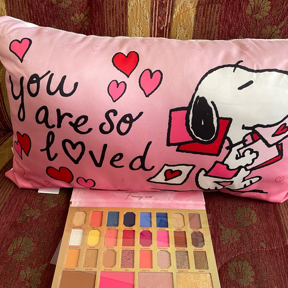 Fancy me 28 shade pressed pigment pallet